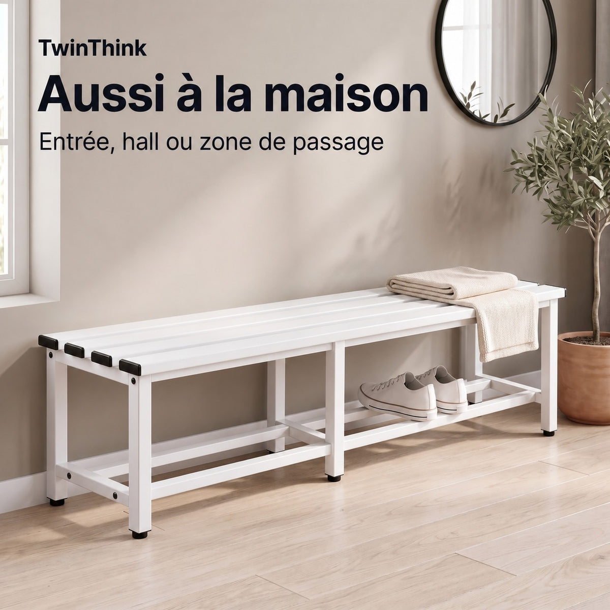 Banc de vestiaire métallique, 150×32×45 cm en blanc Lunar White, dans l'entrée d'une maison