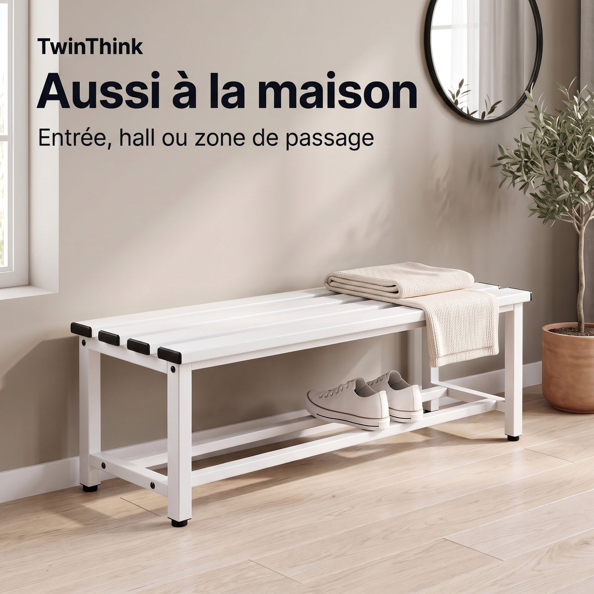 Banc de vestiaire métallique, 90×32×45 cm en blanc Lunar White, dans l'entrée d'une maison