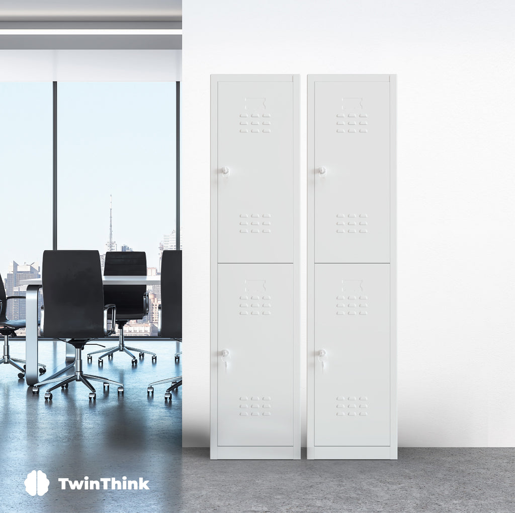 Taquilla metálica blanca de 2 puertas TwinThink abierta, incluye perchero interior y estante, fondo transparente.
