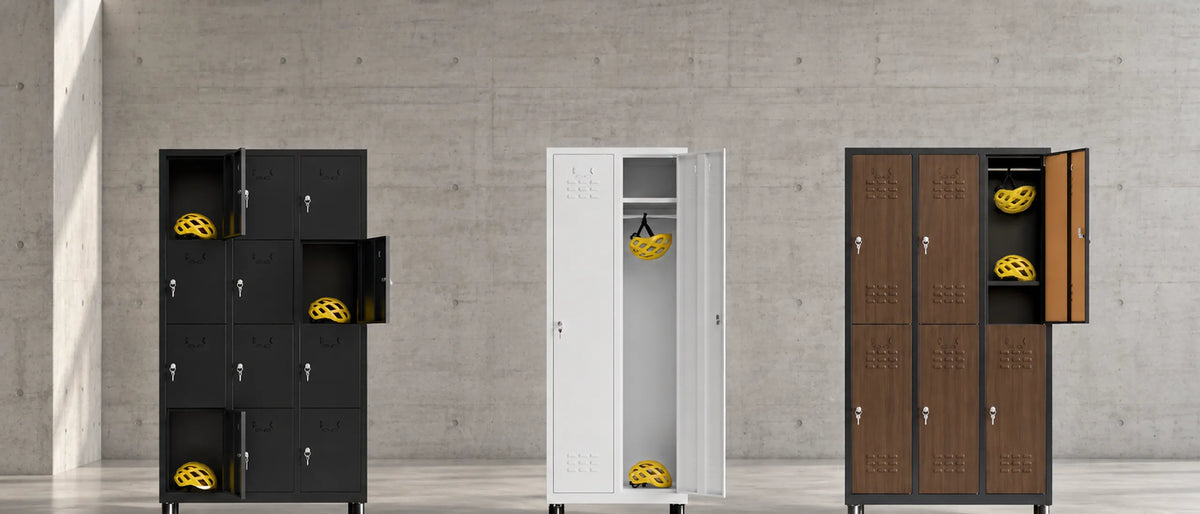 Tres taquillas TwinThink, negra de 12 puertas, blanca de 2 y efecto madera de 6, en una nave de hormigón